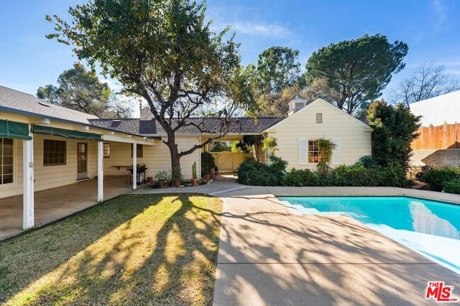 Building Photo - 17117 Weddington St