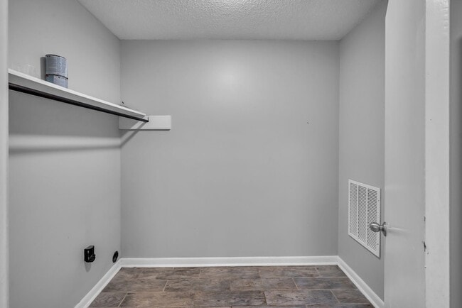 Building Photo - 212 Trailway Cir