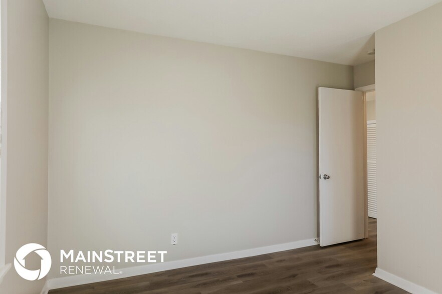 Building Photo - 6115 W 74th St