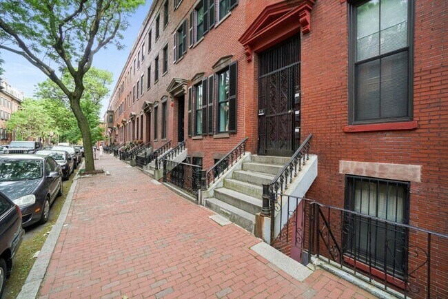 Building Photo - 28 Milford St