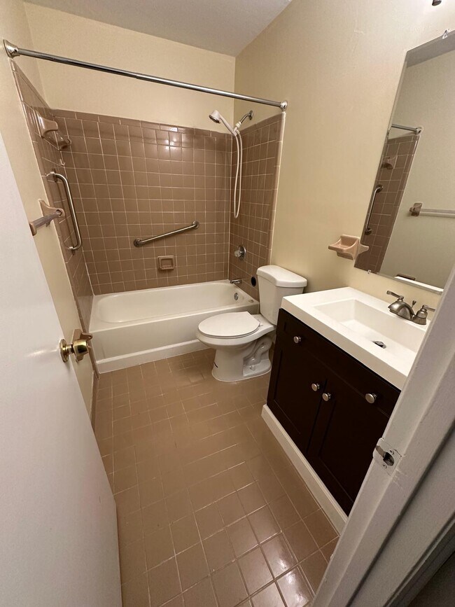 Building Photo - 7214 SW 44th Pl