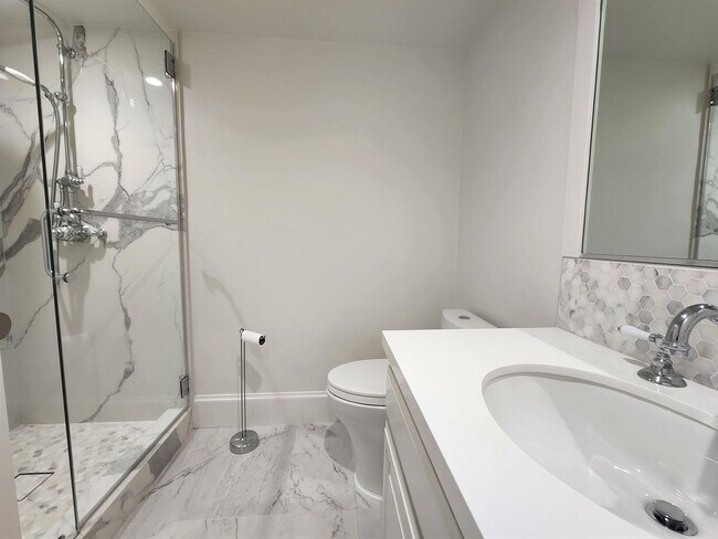 Building Photo - Updated Home Available in Downtown Palo Alto available first week of September!