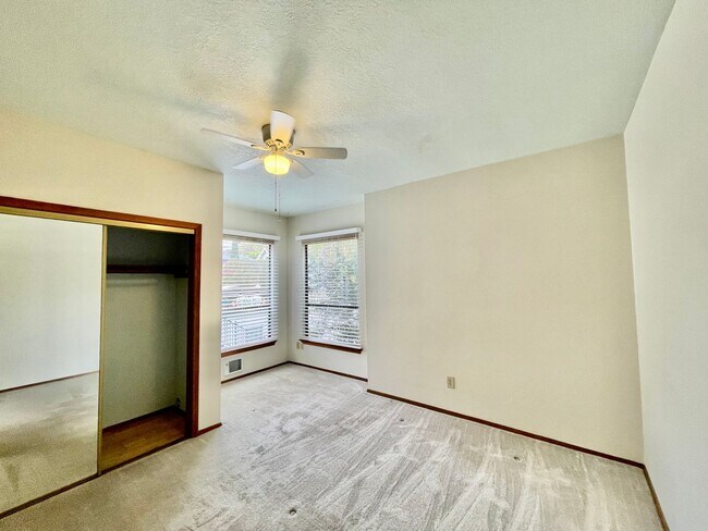 Building Photo - 2412 SE Belmont St