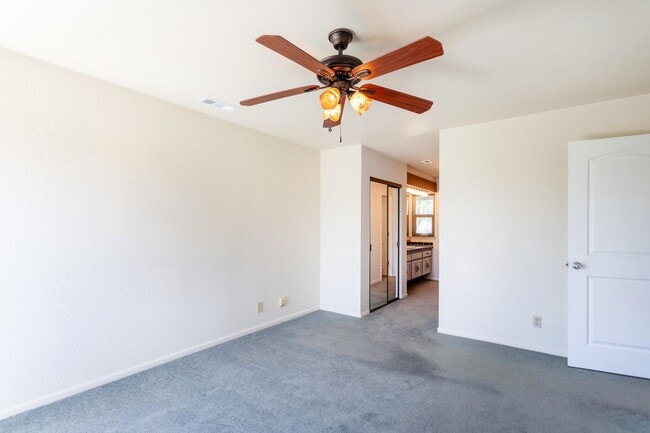 Building Photo - 4 Bedroom Home in West Redding