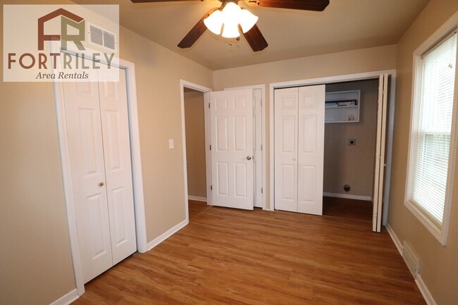 Building Photo - Spacious rental home!