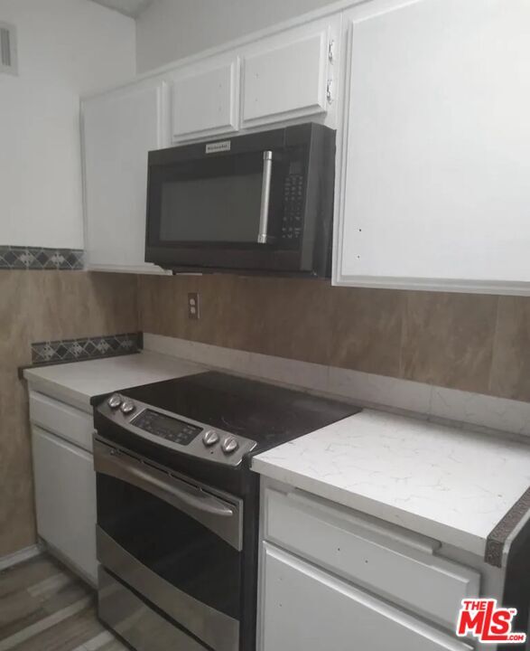 Building Photo - 18433 Hatteras St