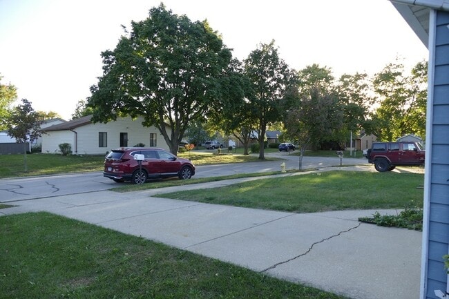 Building Photo - 1076 Crestwood Ln