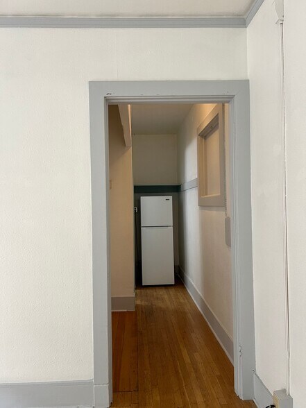 Building Photo - 1305 NE 45th St