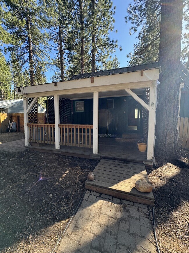 Building Photo - 829 Julie Ln