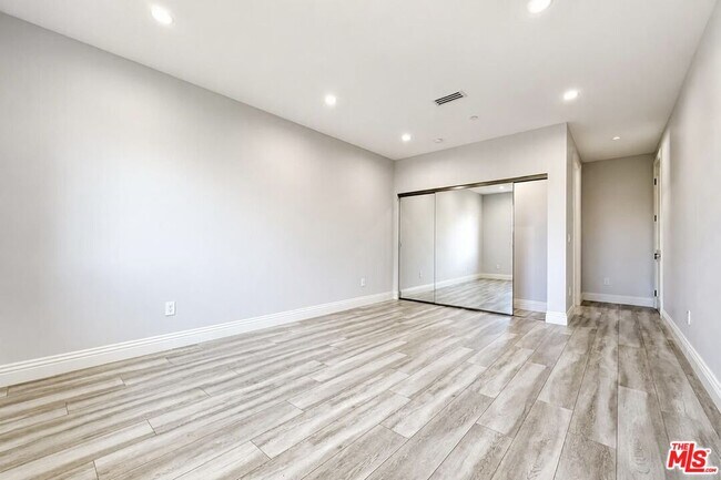 Building Photo - 6723 Sunnyslope Ave