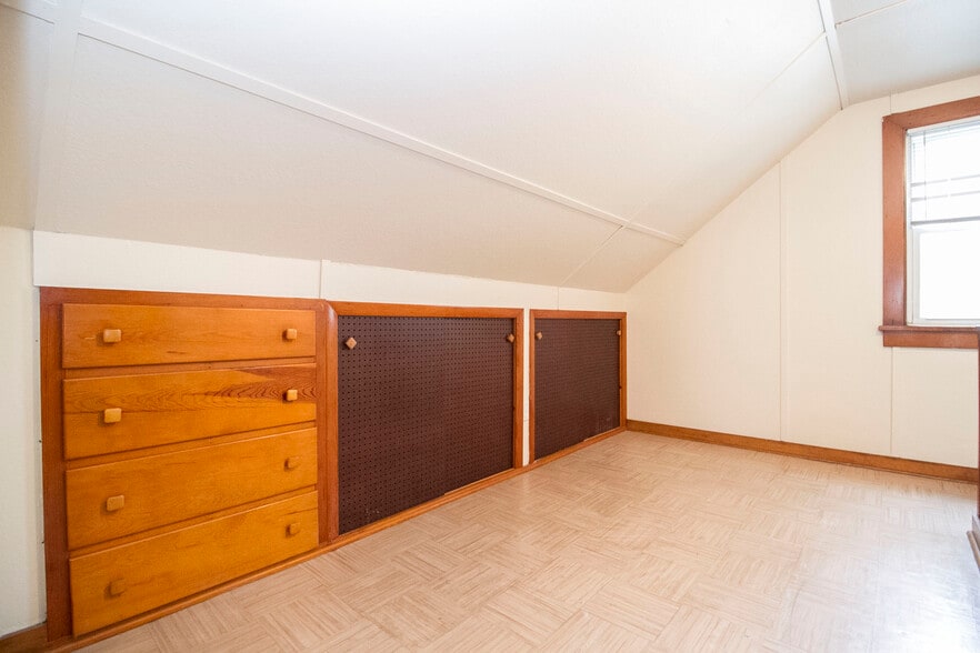 Building Photo - 2016 Balkan Pl