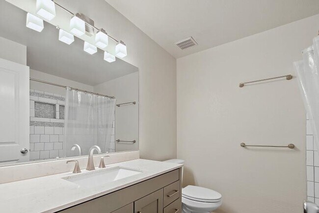Building Photo - 3 Bedroom home in Eagle with ADU _ Pets We...