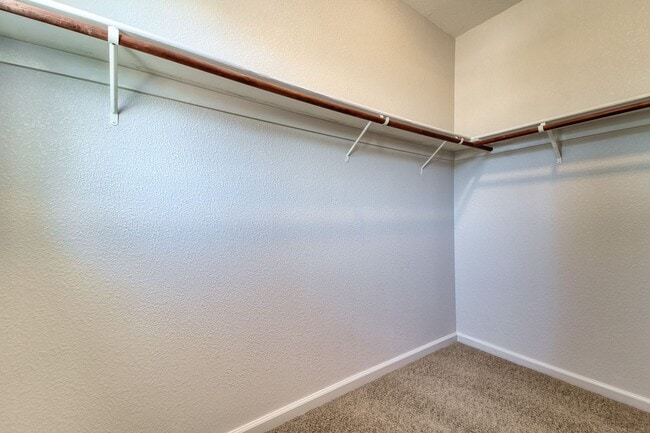 Building Photo - Spacious 4-Bedroom Home with Den – North Y...