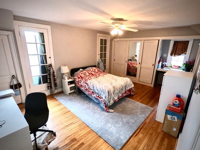 Building Photo - 8/1 Fantastic Location. Fenced Yard. 4 bed 2 bath. Porch. Hardwood. Close to CMU