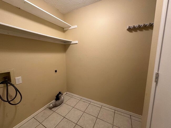 Building Photo - **24 hour notice to show** Welcome to this charming 3-bedroom, 2-bathroom home located in the hea...