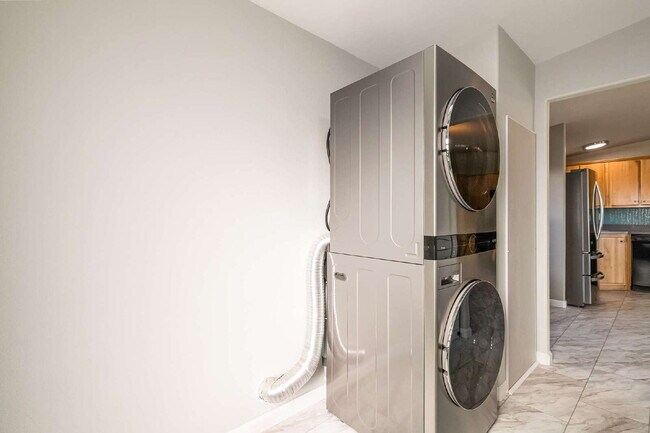 Building Photo - Breathtaking 3-Bed Beachfront Retreat with Scenic Views in Ferndale