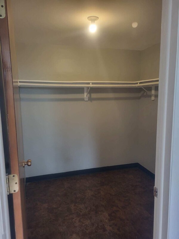 Building Photo - 1675 avenue b Ave