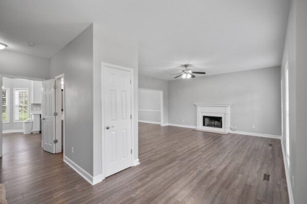 Building Photo - 302 12 Oaks Ln