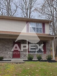 Building Photo - Spacious 2 Bd 1.5 Ba Townhouse in Halls!