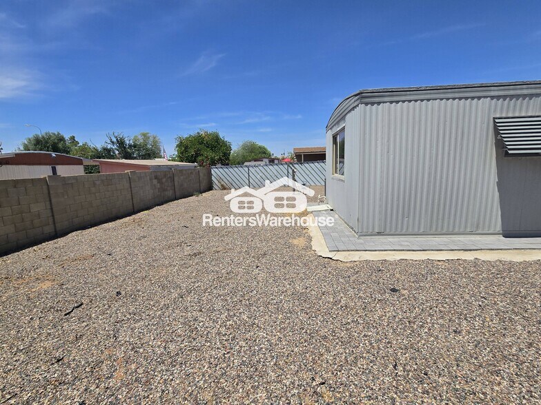 Building Photo - 9122 N 65th Ave
