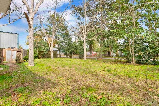 Building Photo - 2802 W Gonzalez St