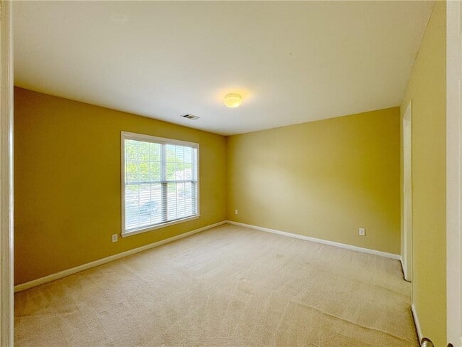 Building Photo - 2442 Fairlie Dr