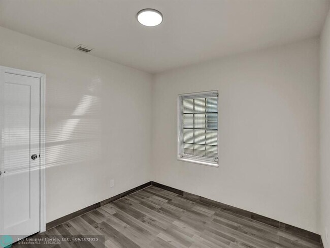 Building Photo - 535 NW 91st St