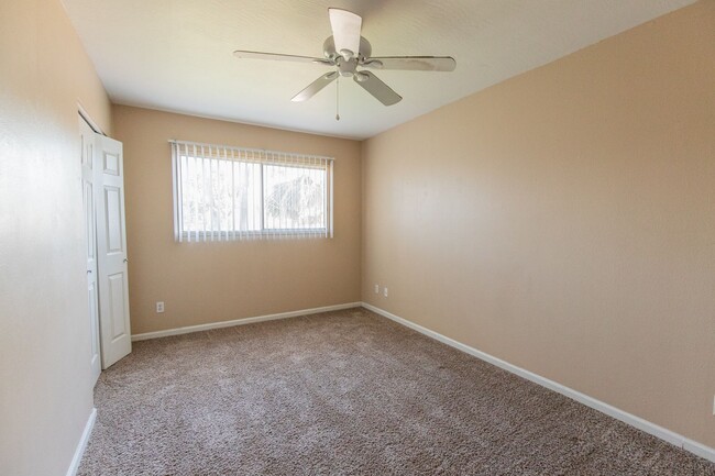 Building Photo - 5 BEDROOM, 2.5 BATH TEMPE HOME W/ 2 MASTER...