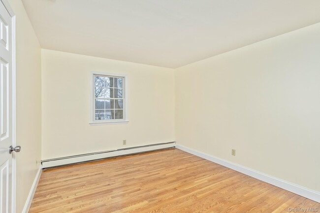 Building Photo - 451 River Rd