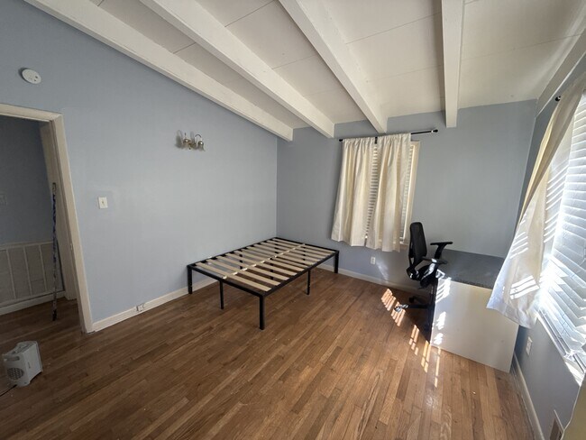 Building Photo - 1009 Hampton St NW