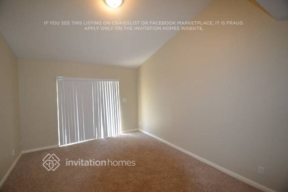 Building Photo - 1090 Lancewood Pl W