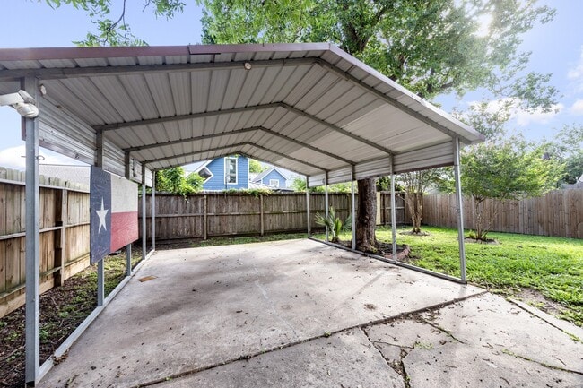 Building Photo - 5737 Dorbrandt St
