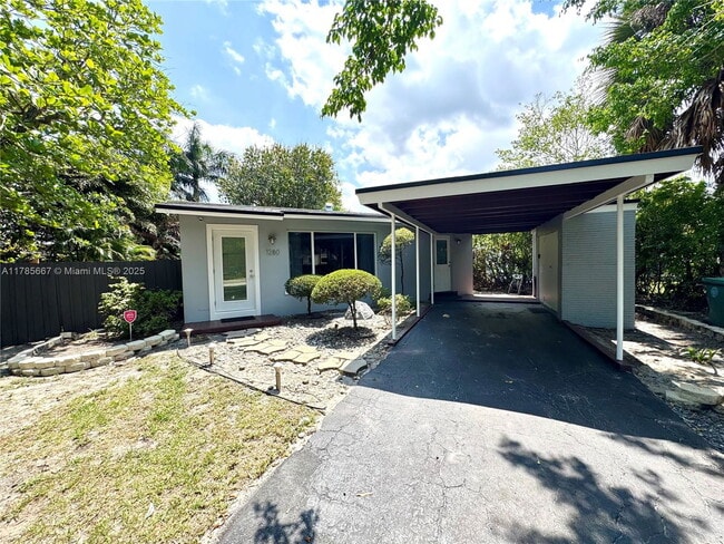 Building Photo - 1280 NE 38th St