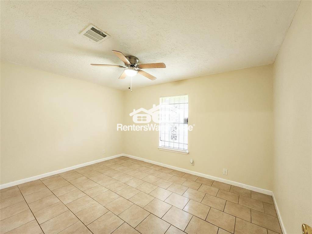 Building Photo - 810 Thistle St