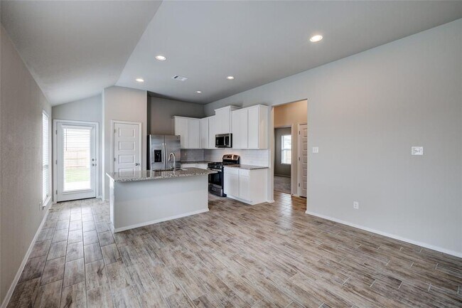 Building Photo - 120 Lyndon Dr