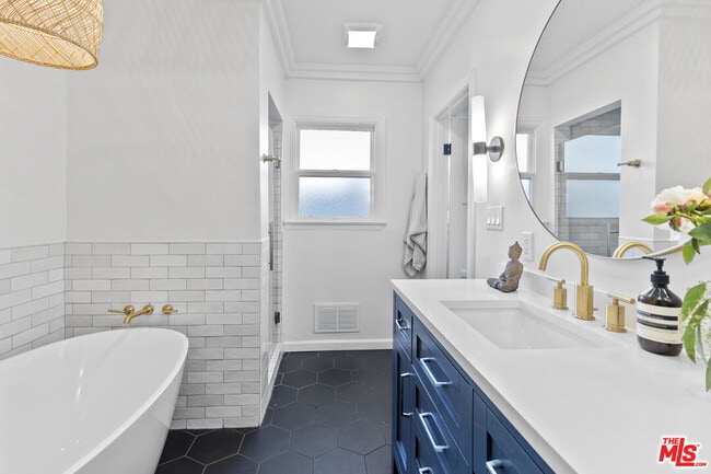 Building Photo - 3020 W 82nd St