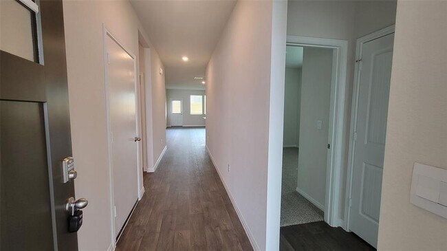 Building Photo - 115 Palo Pinto Dr