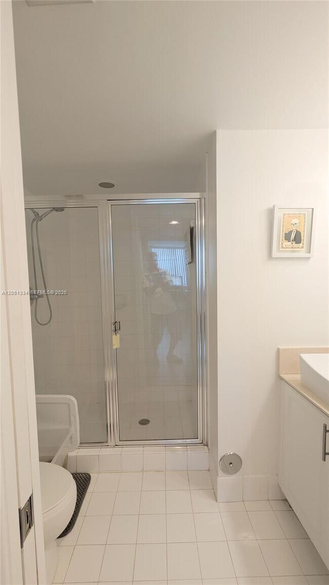 Building Photo - 1155 Brickell Bay Dr