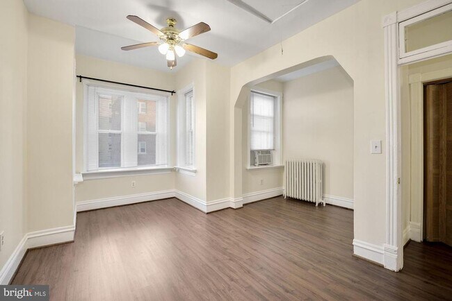 Building Photo - 616 11th St NE