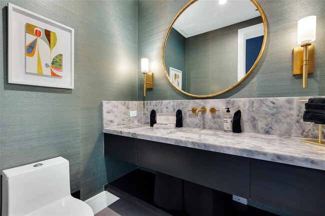 Building Photo - 1730 SE 13th St