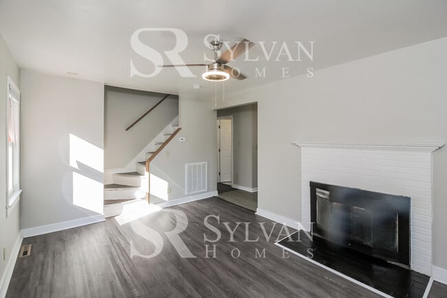 Building Photo - Classic amenities with modern convenience