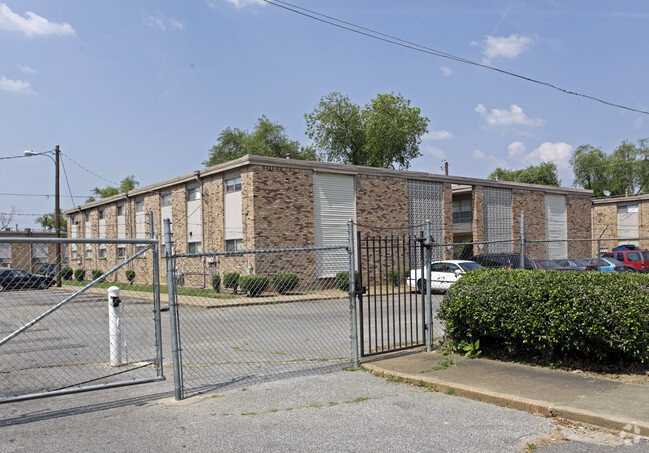 Primary Photo - Cottonwood Apartments