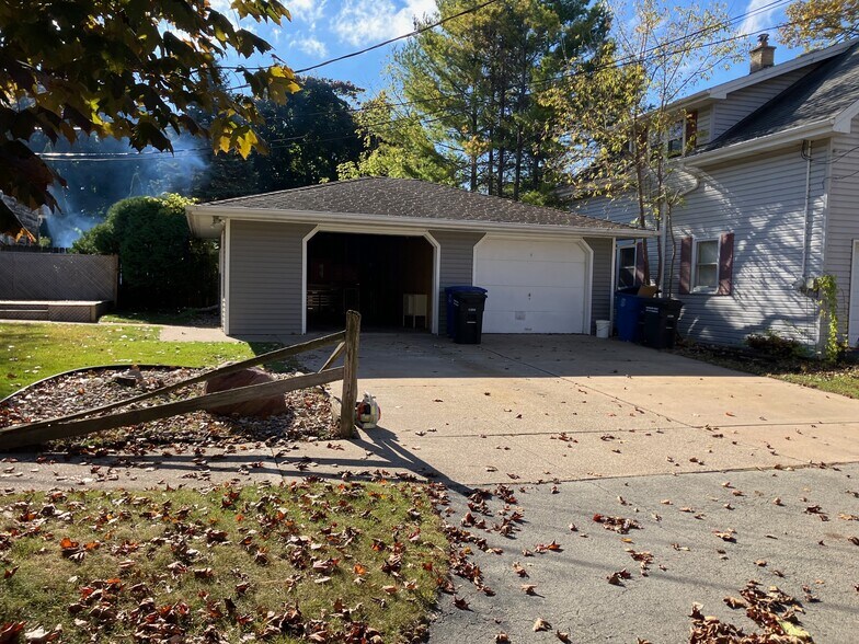 Building Photo - 617 Sterling Ave