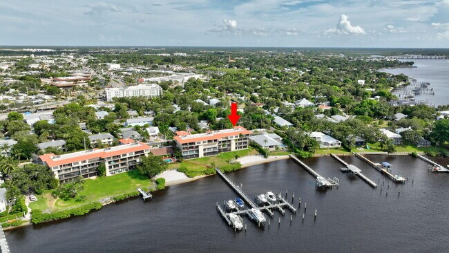Building Photo - 624 SW St Lucie Crescent