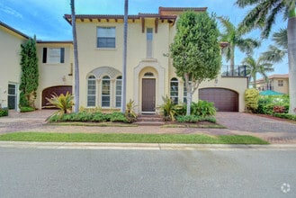 Building Photo - 81 Via Poinciana St