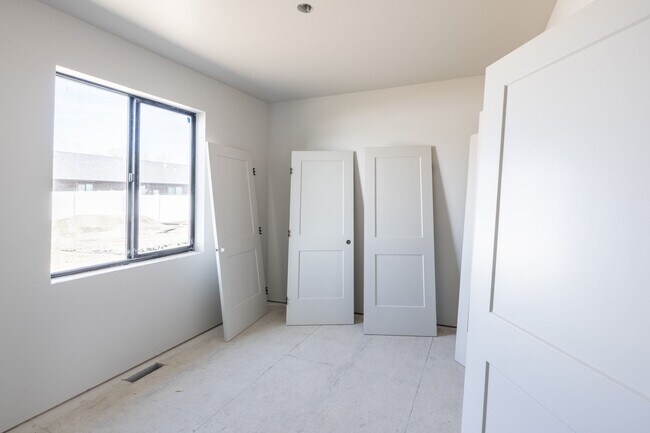 Building Photo - BRAND NEW 4 Bed/2 Full Bath Twin Home Main Unit in Sugar City! ALL UTLITIES ARE INCLUDED IN PRICE!!!