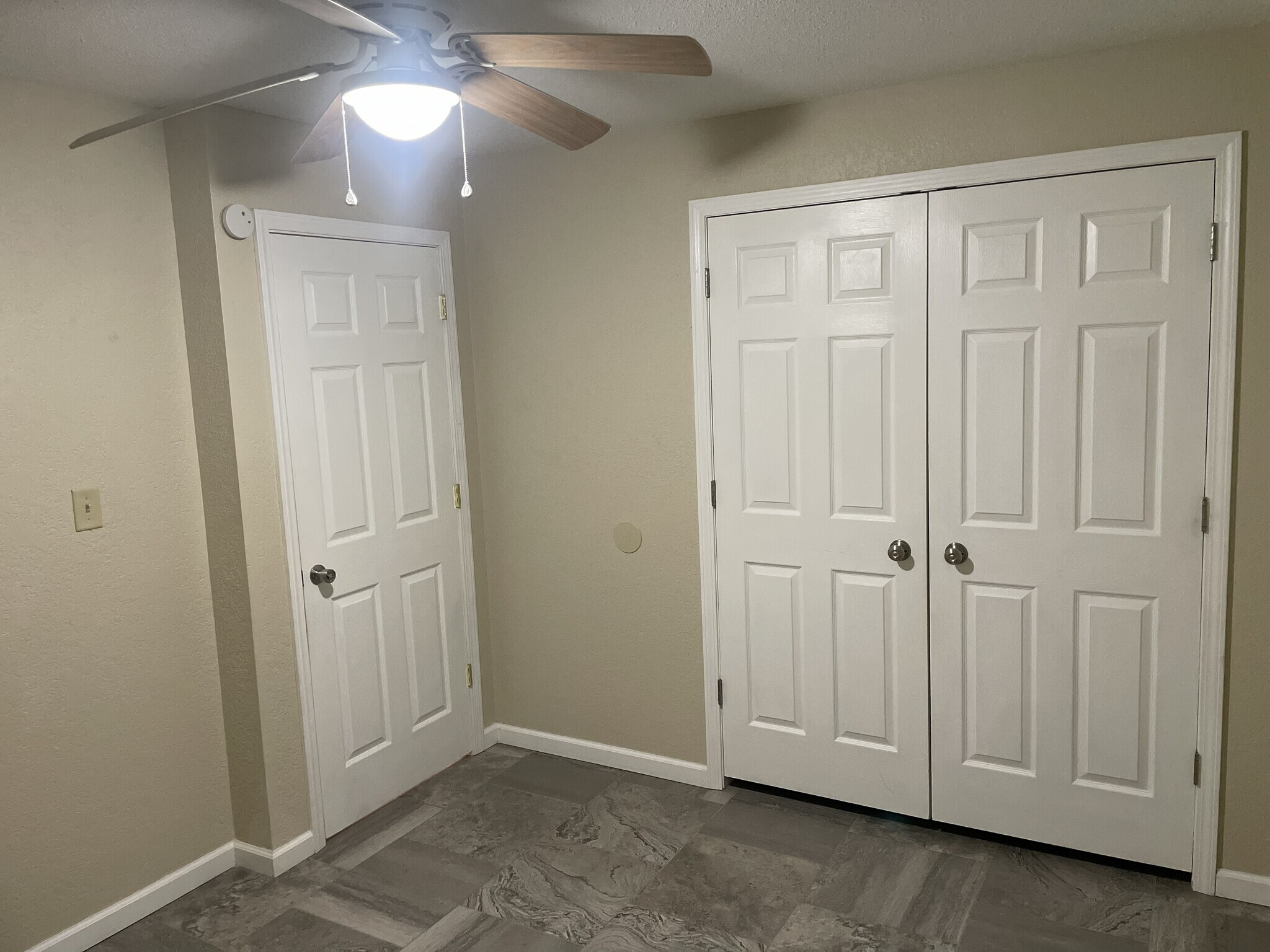 Building Photo - 2560 Lisa Dr