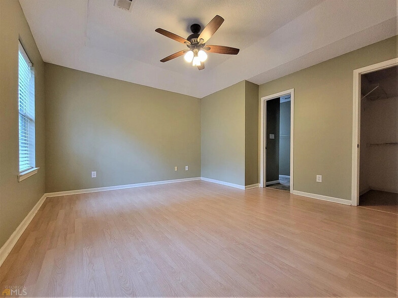Building Photo - 512 N Fairfield Dr
