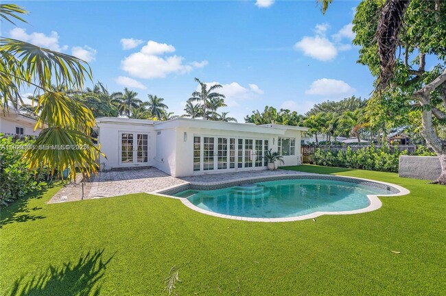 Building Photo - 345 Fairway Dr