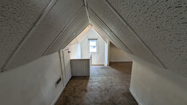 Loft / bedroom 4 / office flex space - 411 Lyman Ave